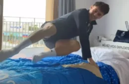 Atleta britânico testa camas de papelão ‘antissexo’ na Vila Olímpica de Paris