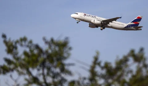 Voa Brasil: aposentados já podem comprar passagens