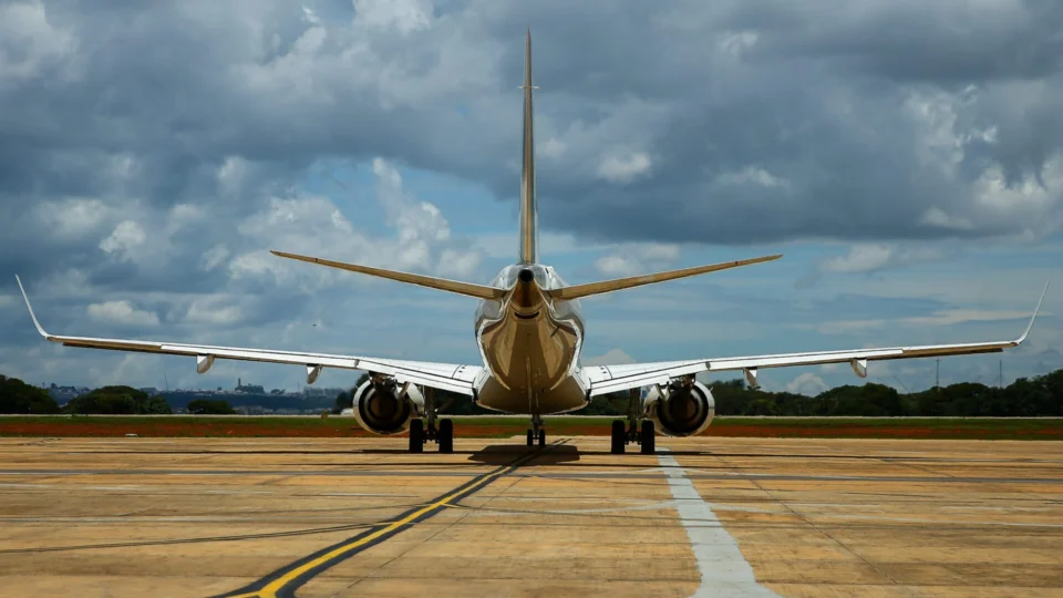 Entenda o que muda com o Voa Brasil: passagens aéreas até R$ 200