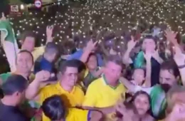 Filho de Bolsonaro mostra vídeo do pai no Pará cercado de apoiadores