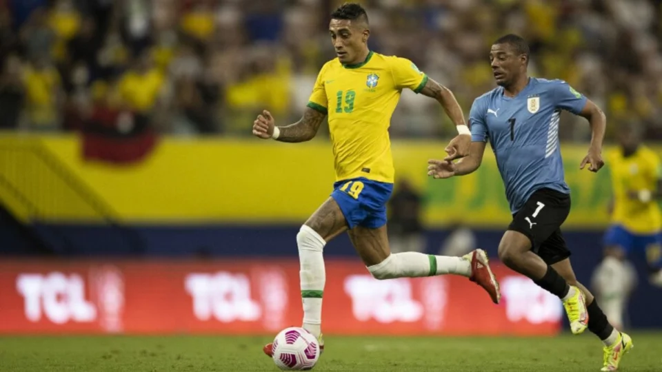 Brasil x Uruguai: veja qual time entra em campo sem Vini Jr