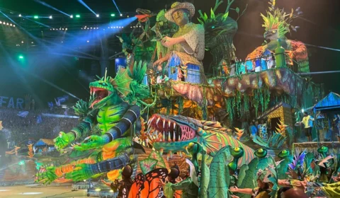 Festival de Parintins: Caprichoso homenageia Sacacas na volta de Edilson Santana