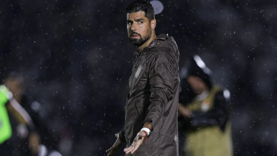 Corinthians: Antônio Oliveira é demitido após derrota para o Palmeiras