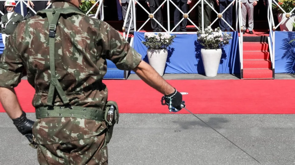 Ex-militares do exército denunciam corte de auxílio no TO