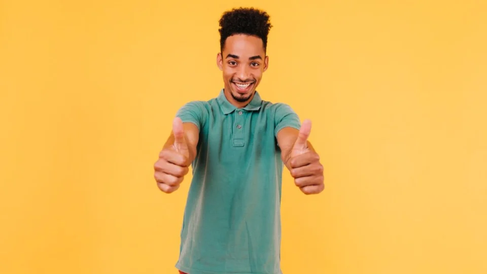 Homem mais feliz do mundo usa 2 palavras diariamente; veja quais