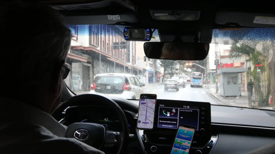 Reforma tributária não aumentará impostos sobre corridas por aplicativos