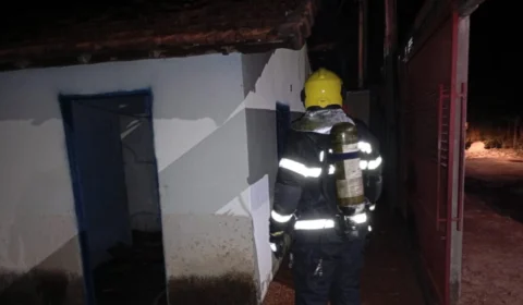 Incêndio em casa por surto psicótico destrói residência em Gurupi