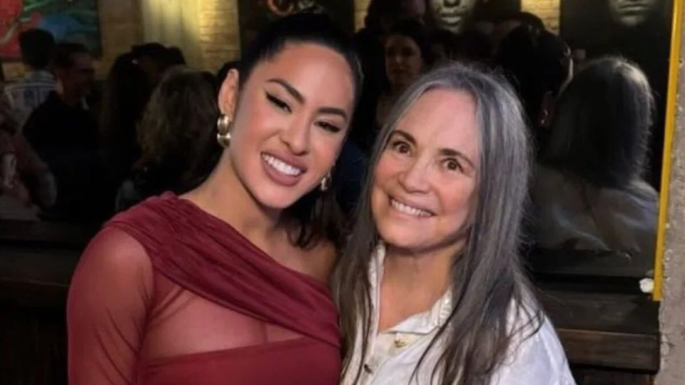 Isabelle apaga foto com Regina Duarte após críticas: ‘bolsonarista’