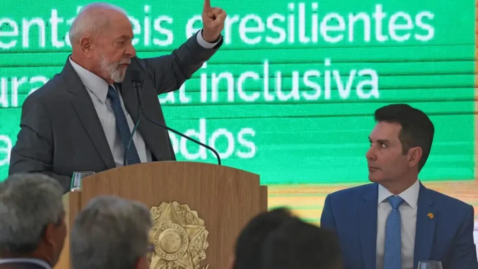 Lula reclama da ausência de governadores em evento do PAC