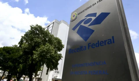 PF quer ouvir ex-chefe da Receita citado por Bolsonaro em gravação