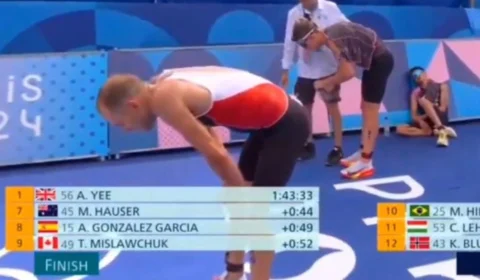 Olimpíadas 2024: Atleta vomita após prova no Rio Sena; vídeo