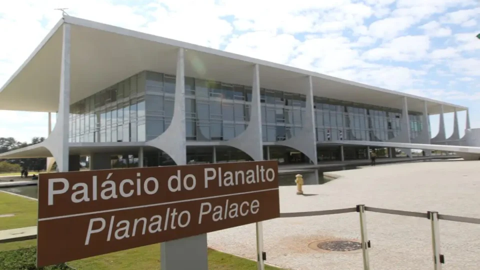 Lula homenageia celebridades e instituições em cerimônia no Palácio do Planalto