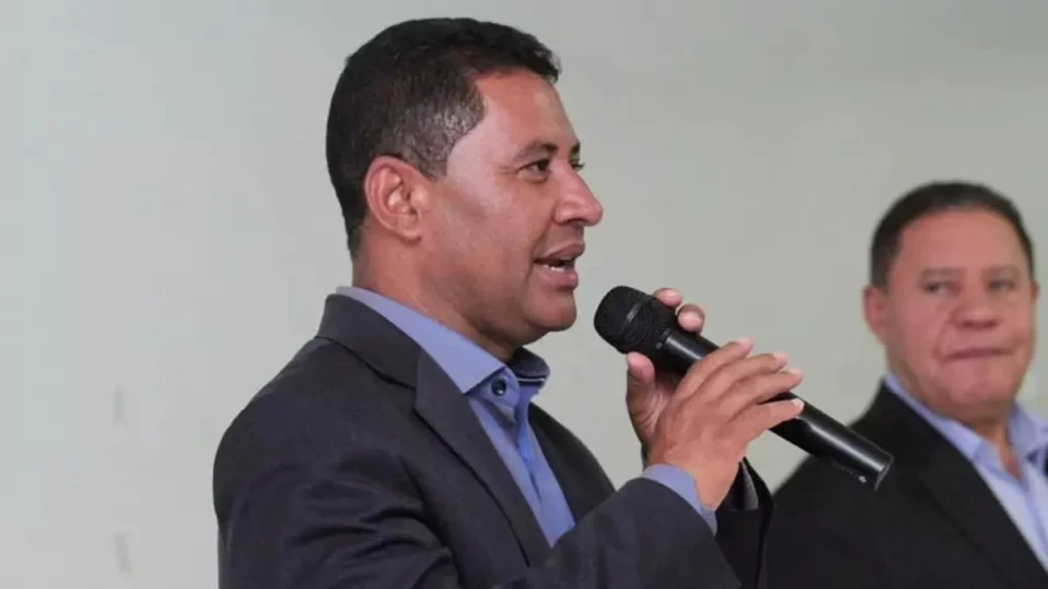 Pastor flagrado em motel com “irmã” toma decisão sobre a igreja