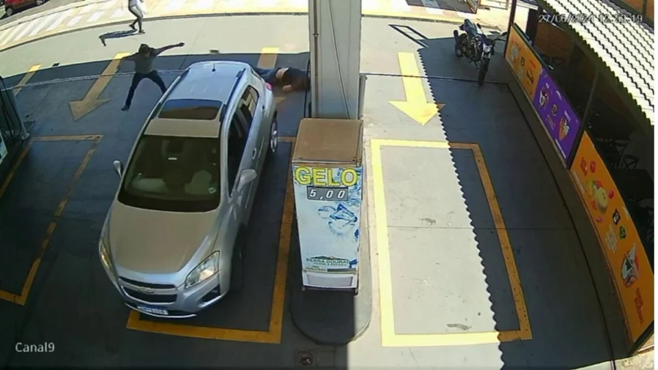 Câmeras registram advogado atropelando vítima em Goiânia