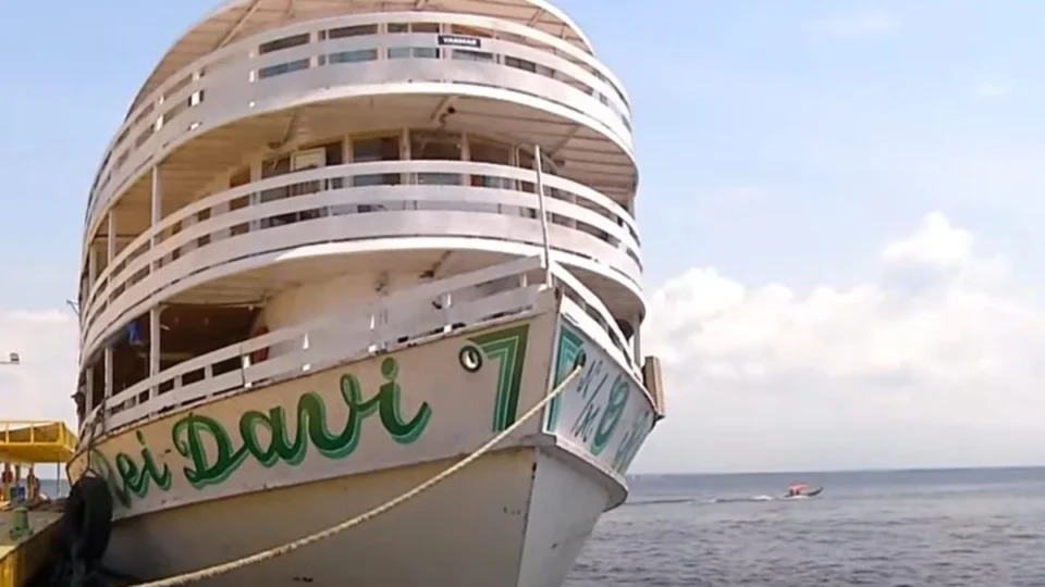 Seca 2024: proprietários de barcos têm dificuldades para navegar