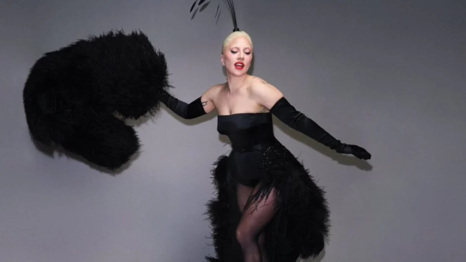 VÍDEO: Lady Gaga canta na abertura das olimpíadas 2024; assista