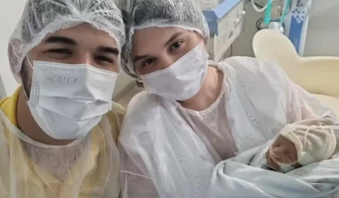 Zé Vaqueiro recebe carinho de cantores após morte do filho de 11 meses