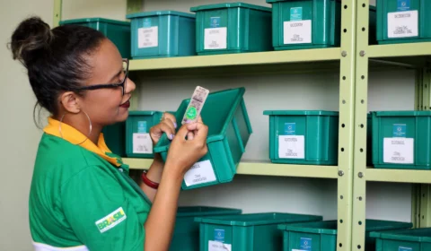 Bloqueio de recursos afeta Farmácia Popular, Pé-de-Meia e outros programas