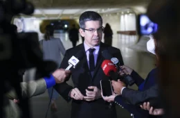 Venezuela: Randolfe contraria PT e critica reeleição de Maduro