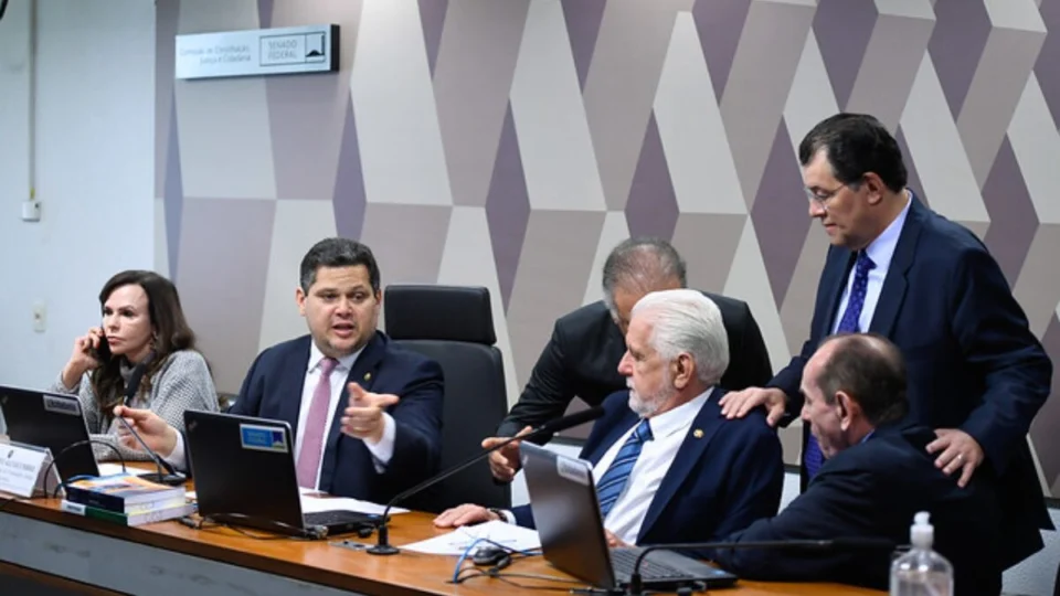 PEC da Anistia é aprovada na CCJ e seguirá para Plenário