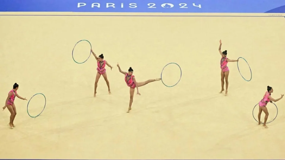 Olimpíadas 2024: Brasil fica fora da final da ginástica rítmica por equipes