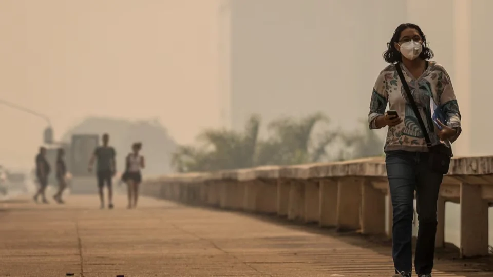 Fumaça no AM: entenda como as máscaras protegem contra as partículas