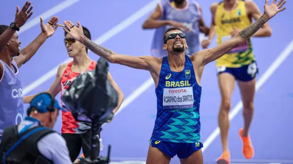 Paralimpíadas 2024: Julio Cesar conquista ouro no atletismo