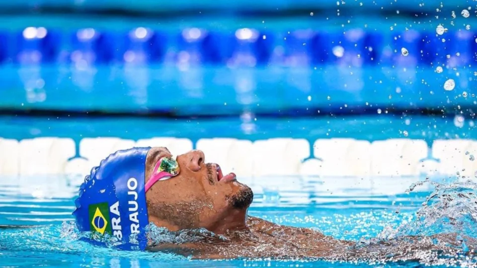 Paralimpíadas 2024: Gabriel Araújo passa em 1º e quebra recorde na natação