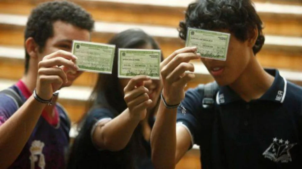 Eleições 2024: número de eleitores jovens aumenta 78% no Brasil