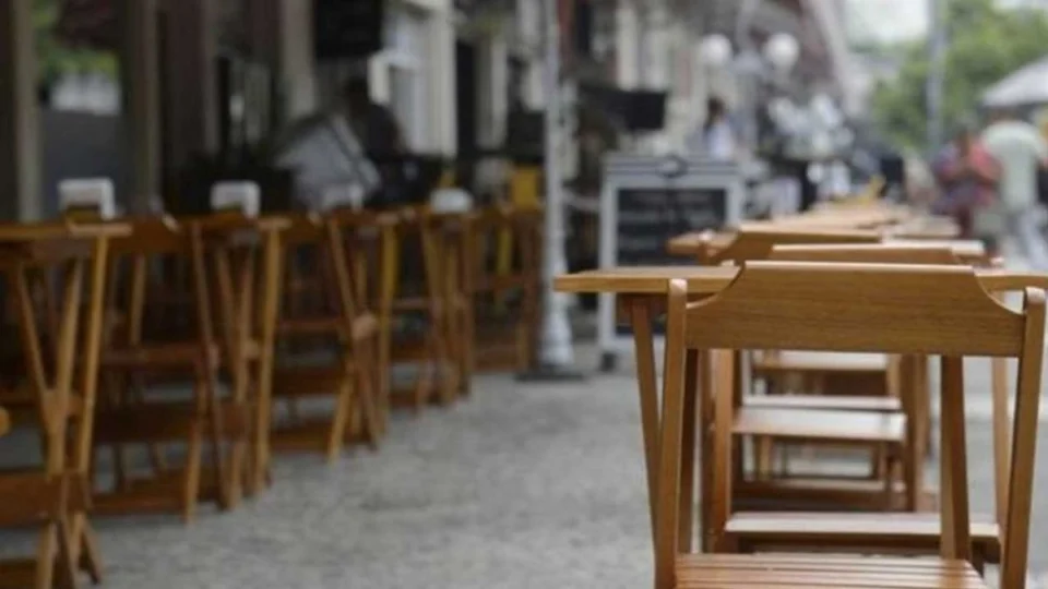 Serviços não financeiros batem recorde de ocupação em 2022