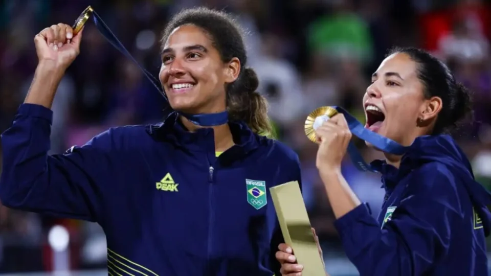 Olimpíadas 2024: COB divulga quem será porta bandeira do Brasil