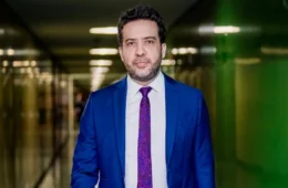 Janones pede desculpas a Kataguiri por chamá-lo de nazista