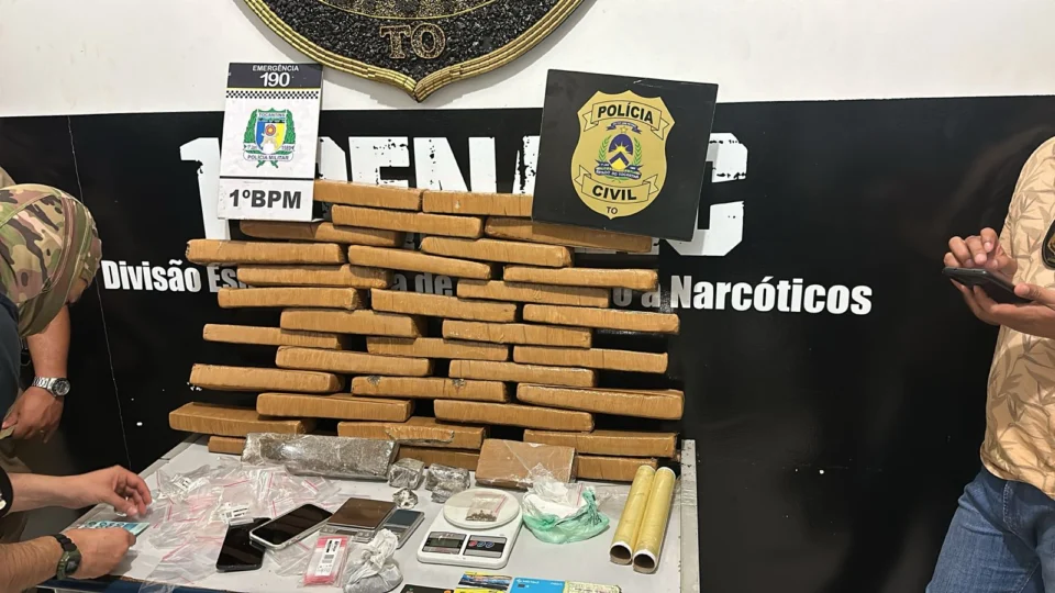 Jovem é presa por tráfico de drogas em Palmas
