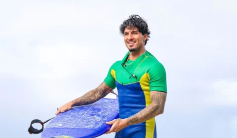 Olimpíadas 2024: Gabriel Medina avança às semifinais do surfe