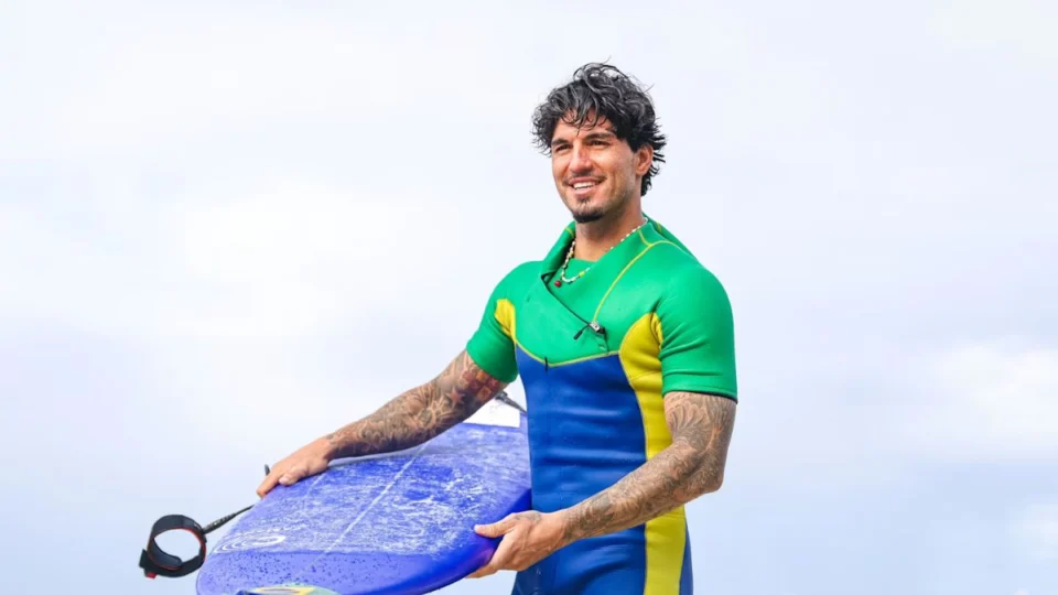 Olimpíadas 2024: Gabriel Medina avança às semifinais do surfe