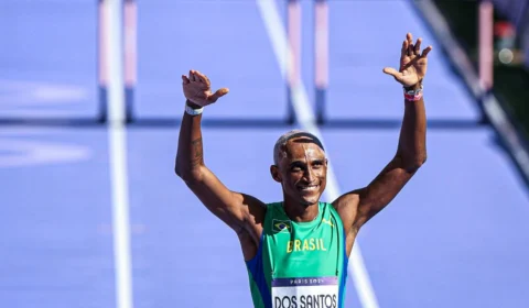 Olimpíadas 2024: Brasil vai às semifinais dos 400m com barreiras