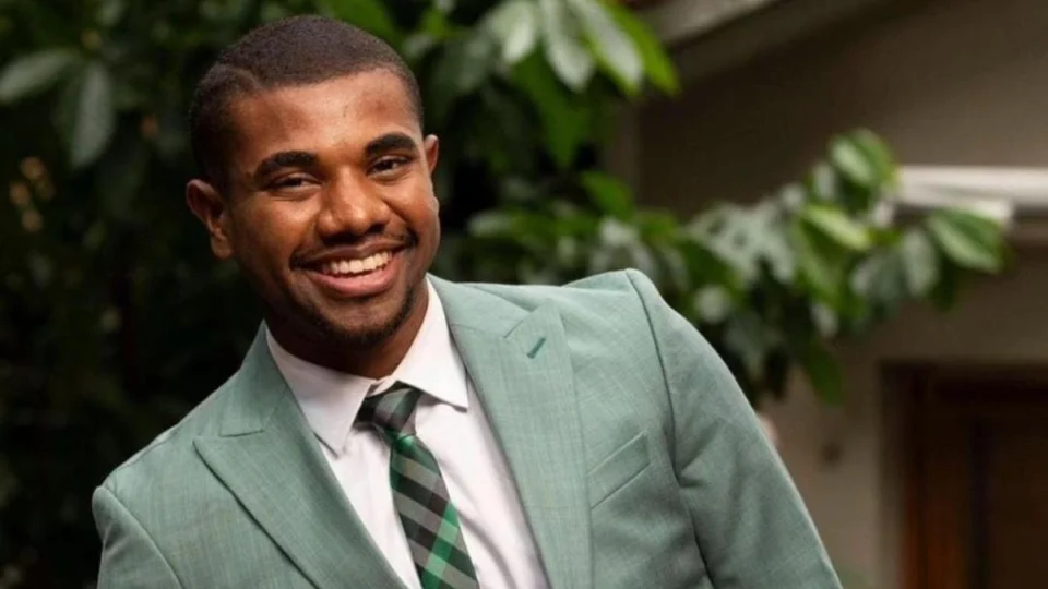 Davi Brito se pronuncia após medida protetiva; confira