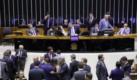 Câmara responde a Dino e não vota crédito para o Judiciário