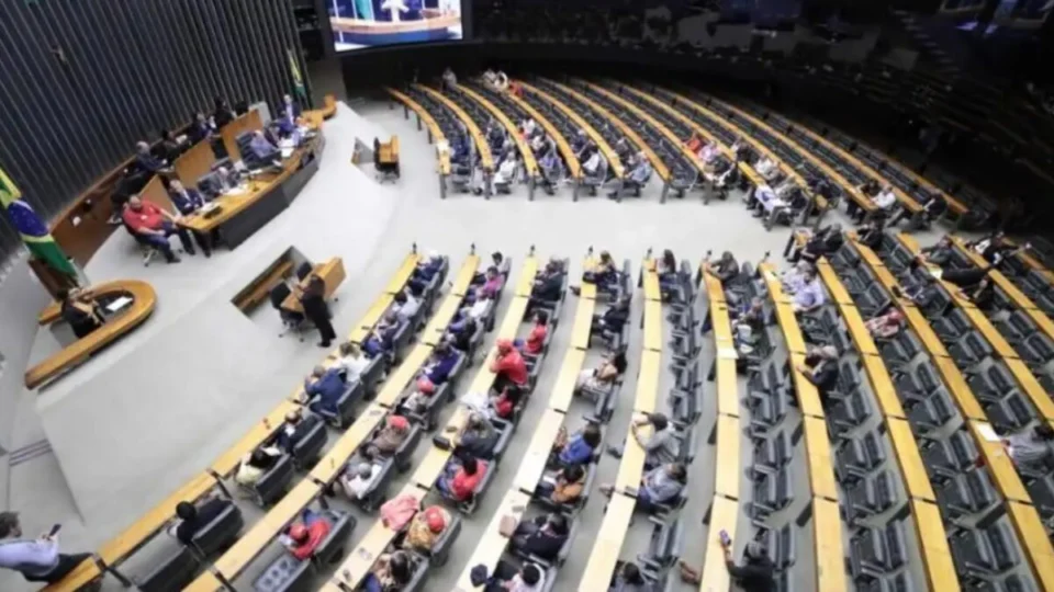 Câmara retoma atividades com regulamentação tributária