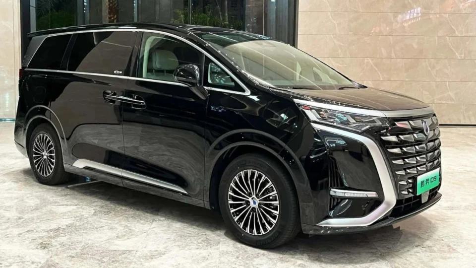 Conheça os novos SUVs e Minivans da BYD que chegarão ao Brasil em 2025