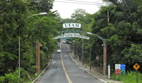 Ufam adota aulas remotas por conta da fumaça das queimadas no Amazonas