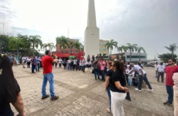 Professores e servidores do Acre deflagram greve por tempo indeterminado