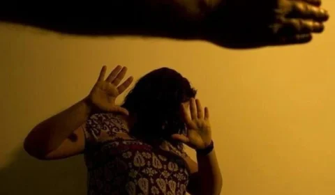 Agosto Lilás: saiba como denunciar violência doméstica