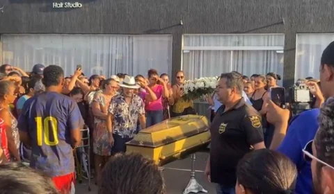 Amigos se despedem de cabeleireiro morto em falso encontro