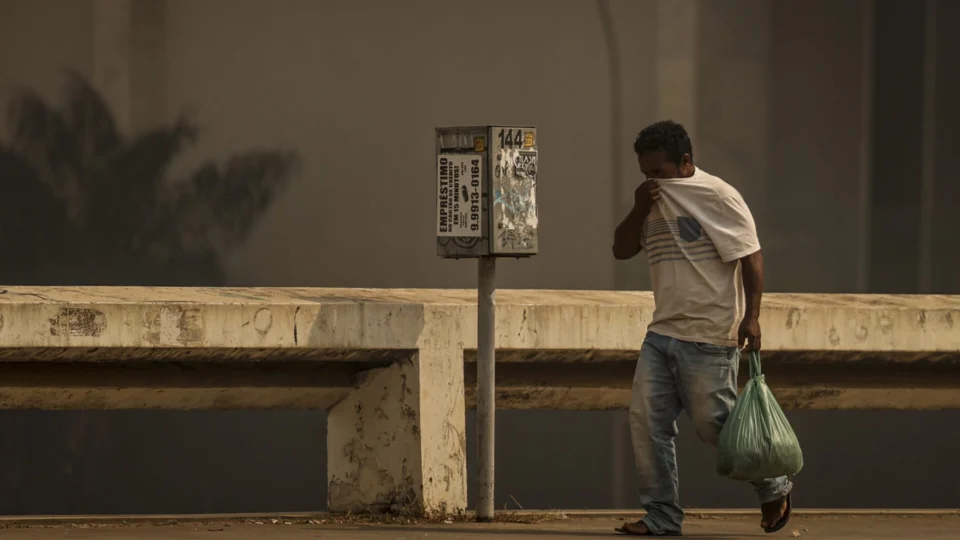 Qualidade do ar no DF enfrenta situação crítica devido à fumaça