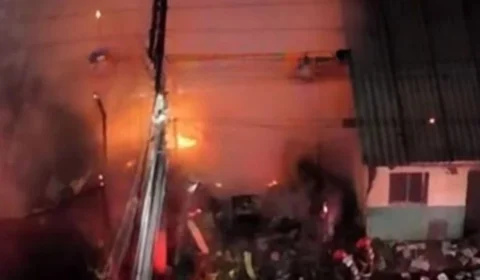 Incêndio destrói casa no bairro Alvorada em Manaus; saiba mais