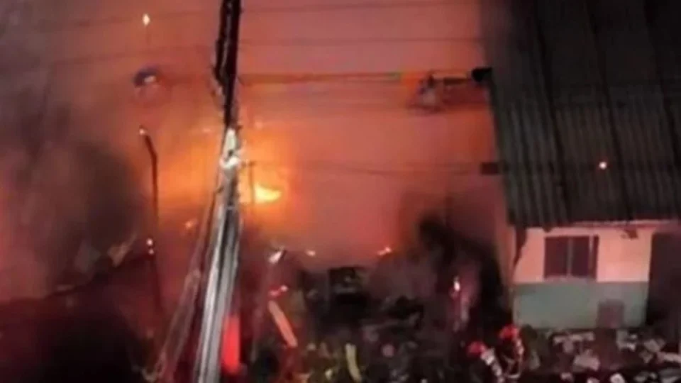 Incêndio destrói casa no bairro Alvorada em Manaus; saiba mais