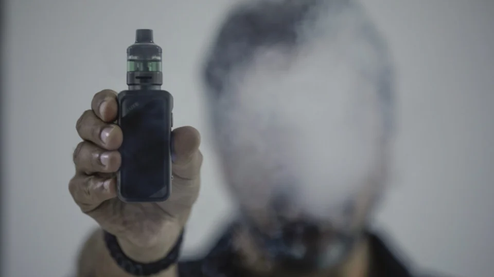 Regulamentação de cigarros eletrônicos volta ao debate no Senado