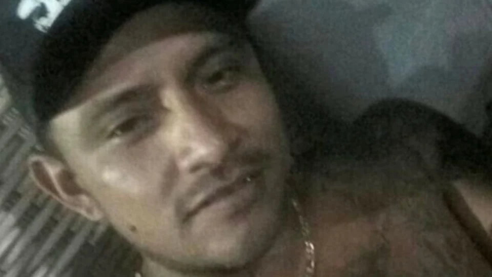 Homem é procurado por matar companheira com terçado em Manaus