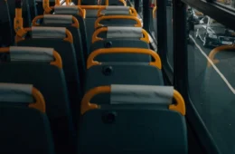 Motorista pede para passageira descer de ônibus e faz sexo; vídeo